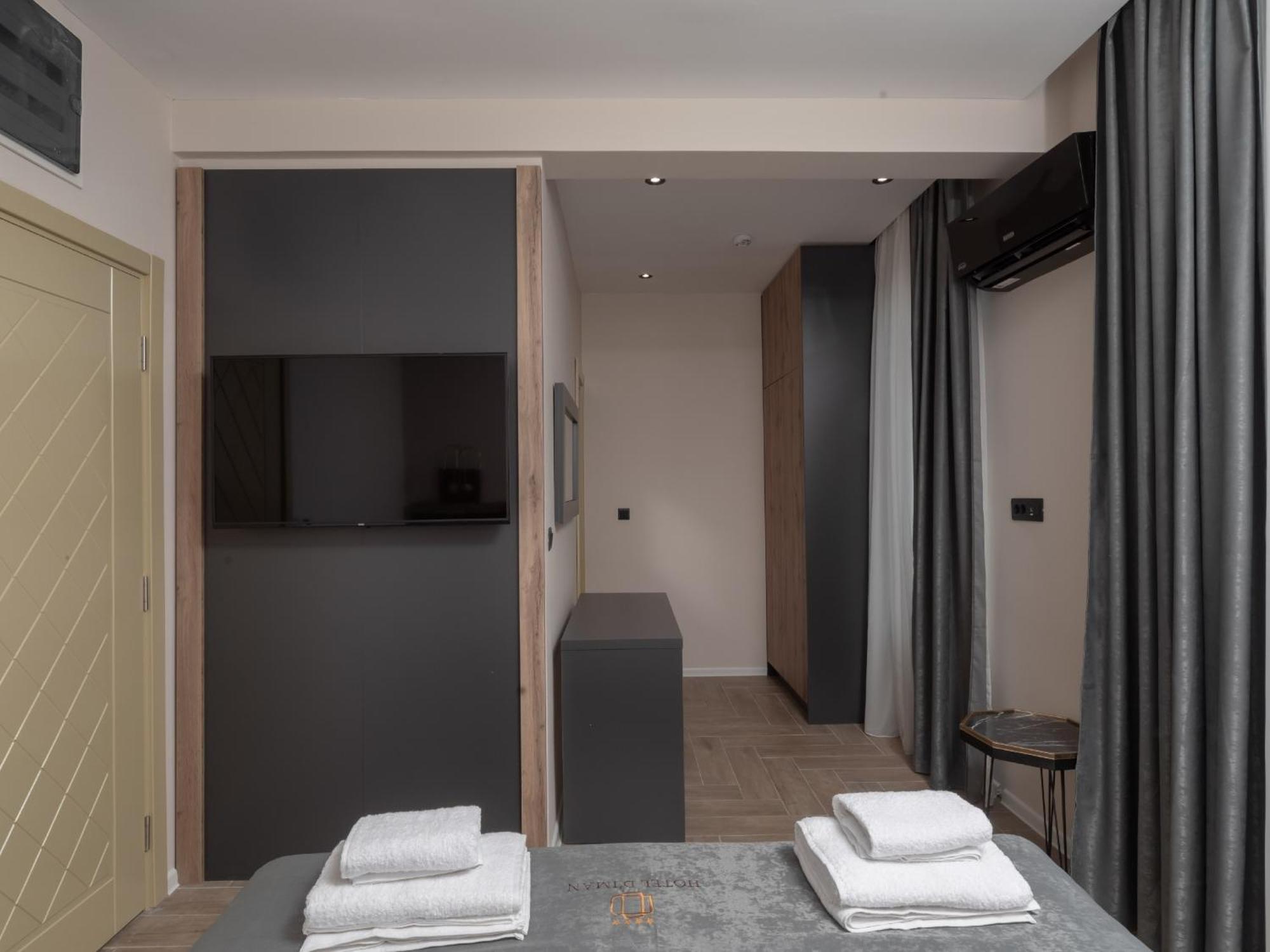 Hotel Diman Добра вода Екстериор снимка