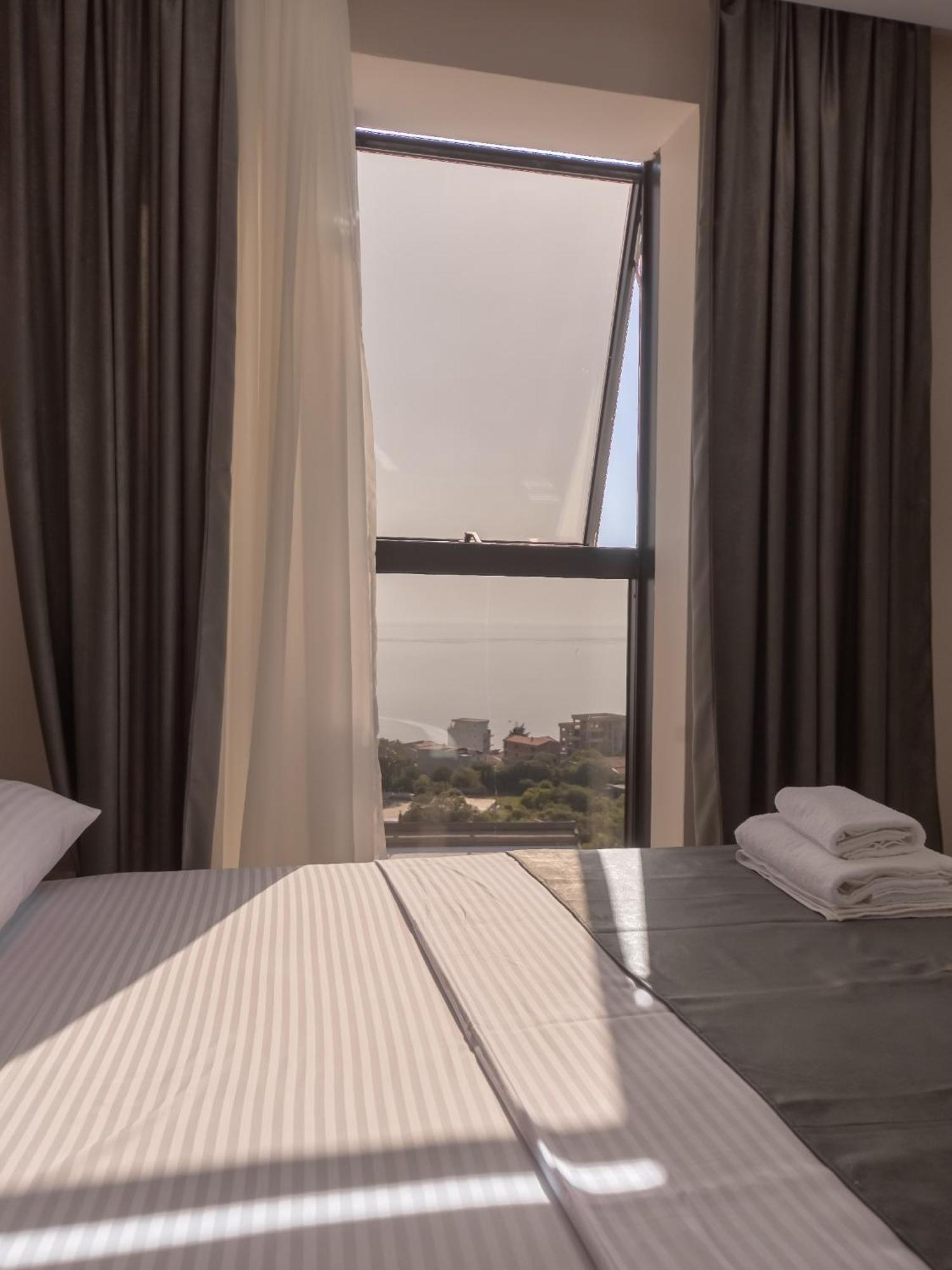 Hotel Diman Добра вода Екстериор снимка
