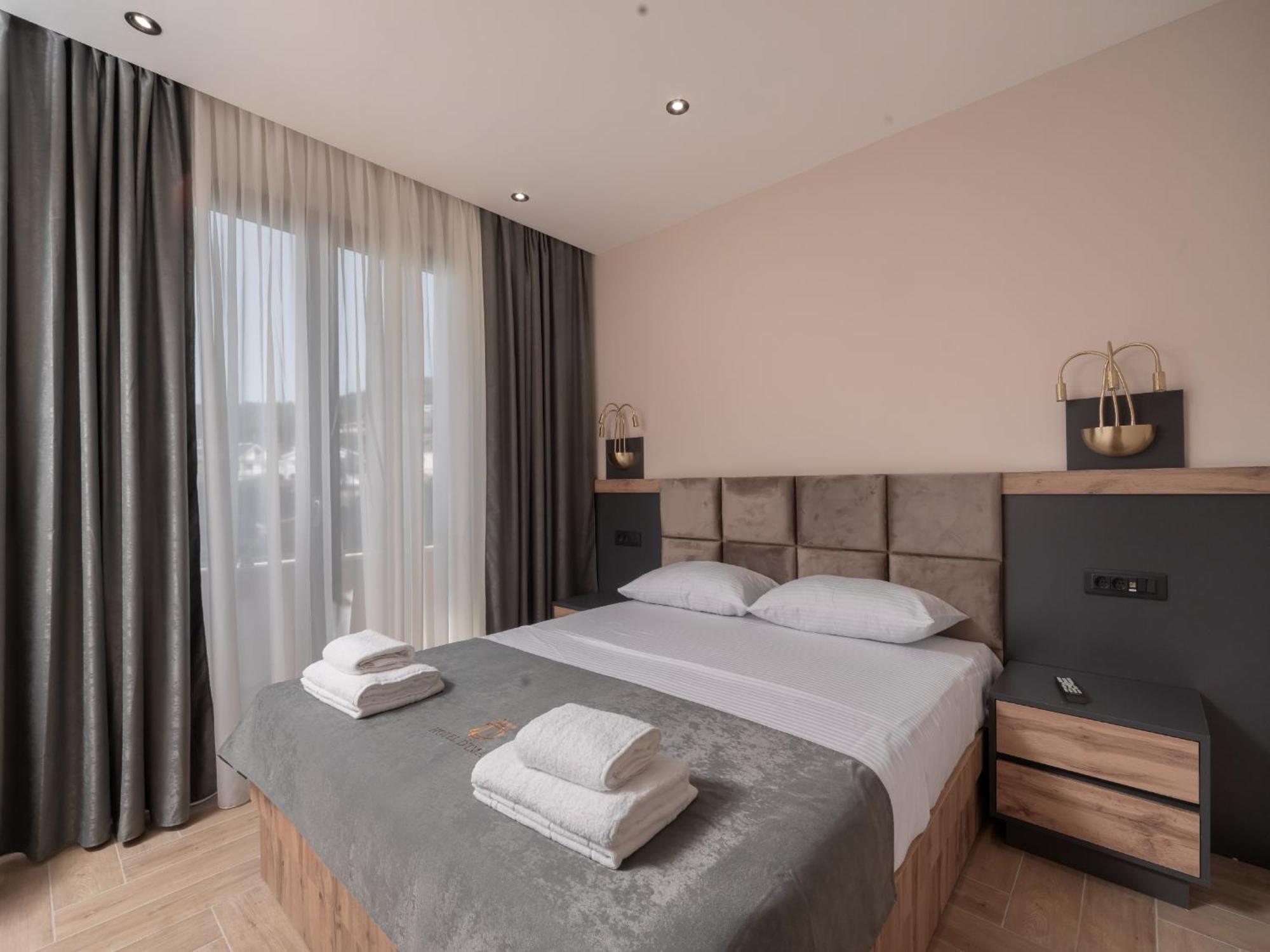 Hotel Diman Добра вода Екстериор снимка