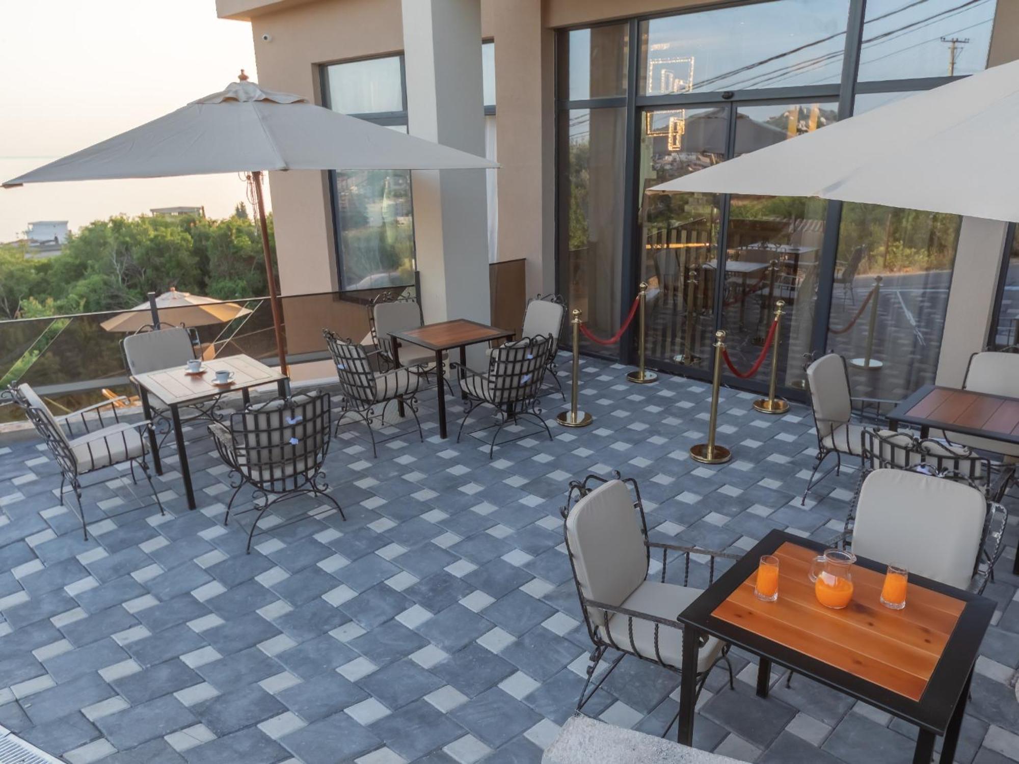 Hotel Diman Добра вода Екстериор снимка