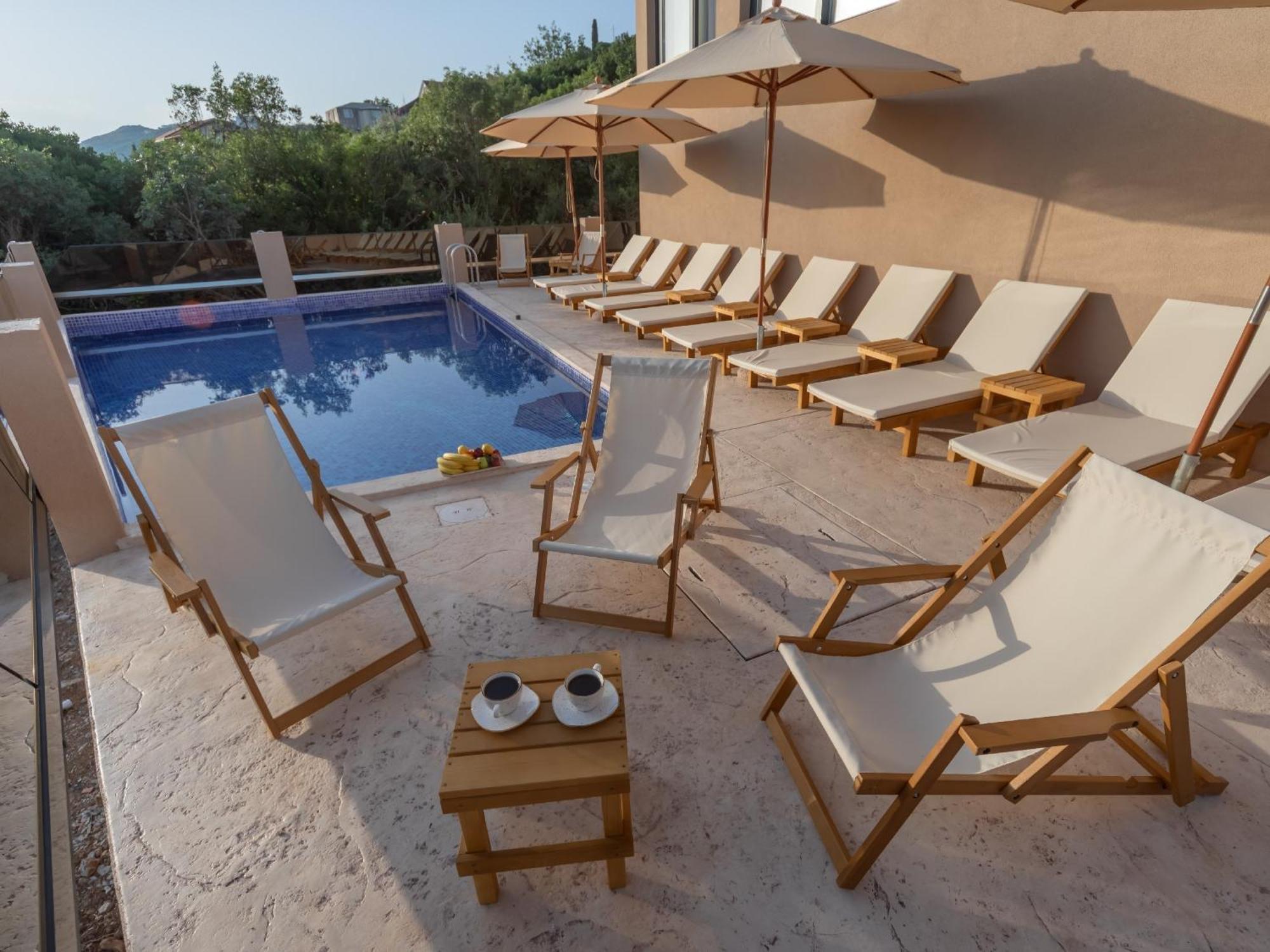 Hotel Diman Добра вода Екстериор снимка