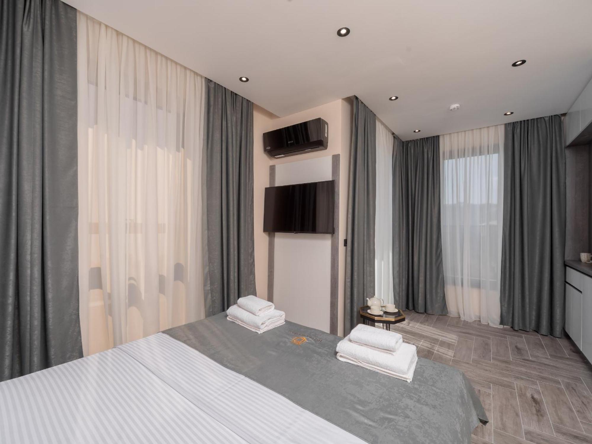 Hotel Diman Добра вода Екстериор снимка