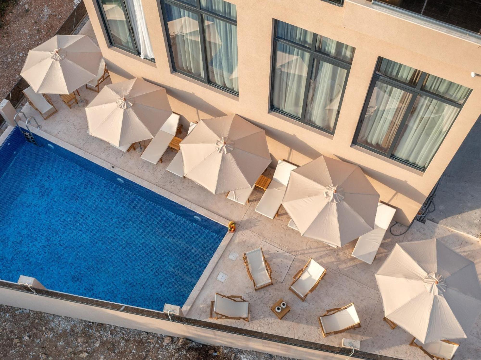 Hotel Diman Добра вода Екстериор снимка