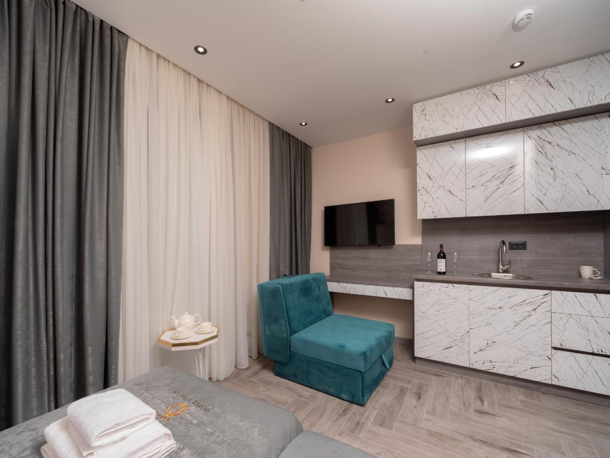 Hotel Diman Добра вода Екстериор снимка