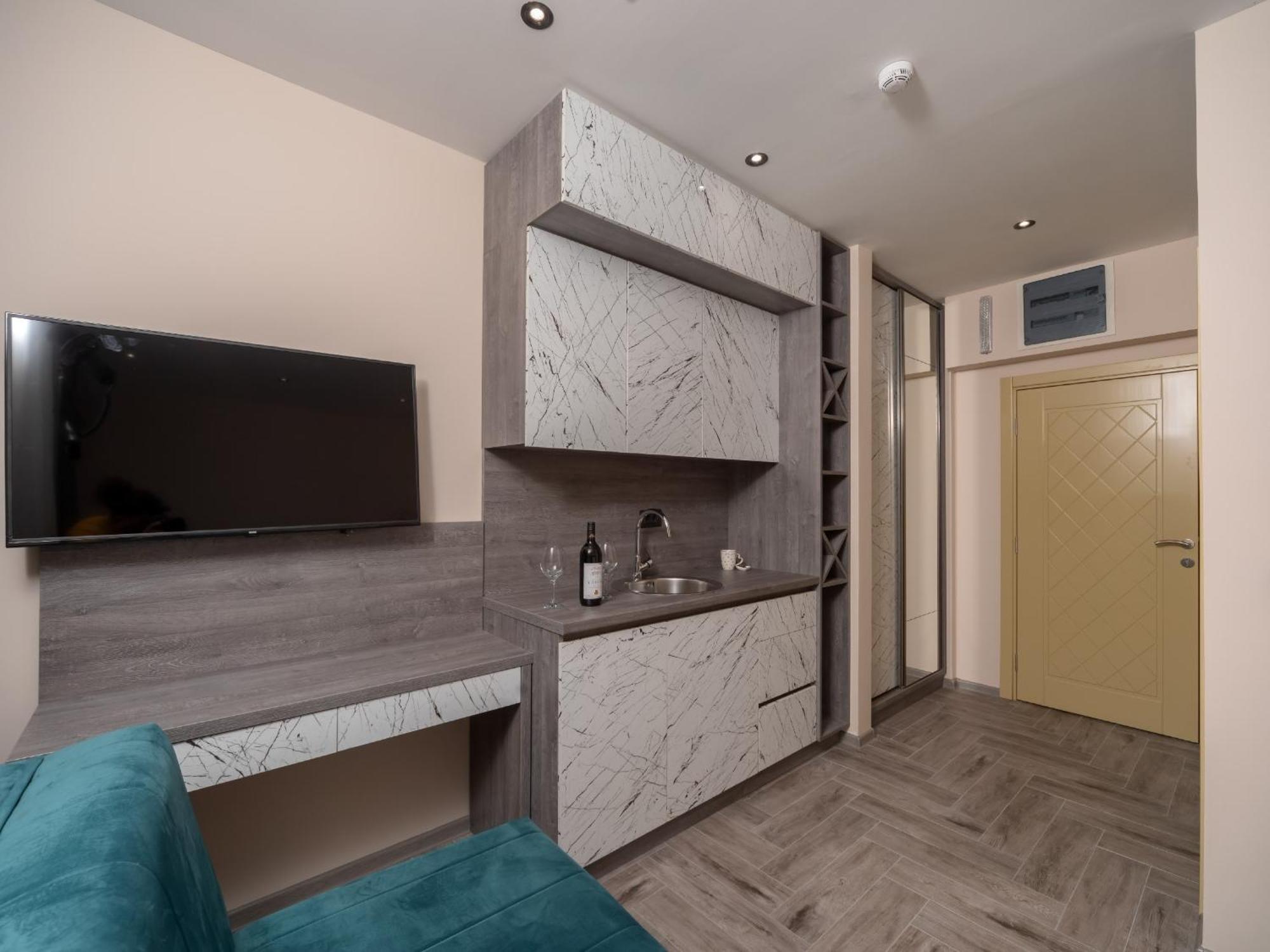 Hotel Diman Добра вода Екстериор снимка