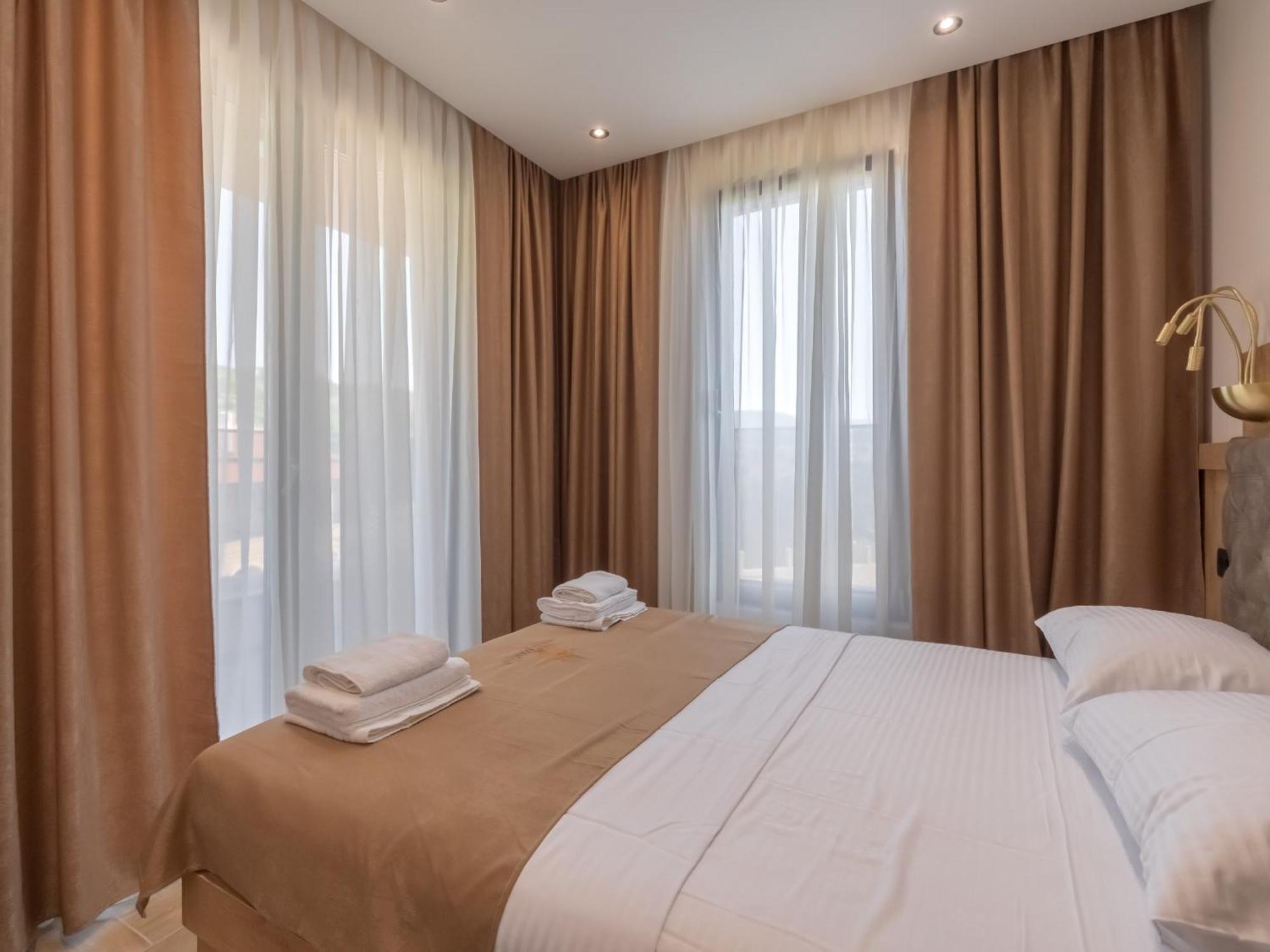 Hotel Diman Добра вода Екстериор снимка